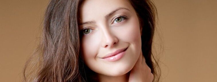 girl with healthy, well-groomed hair